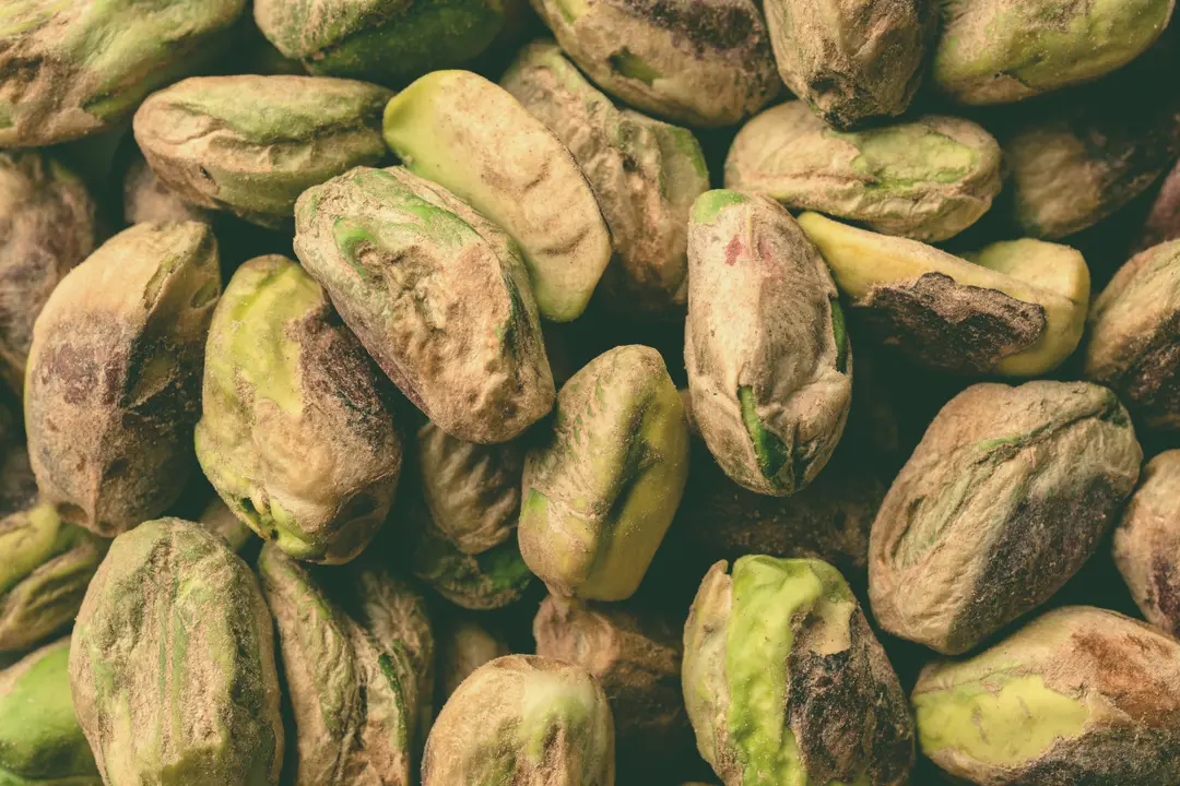 نمای نزدیک مغز پسته